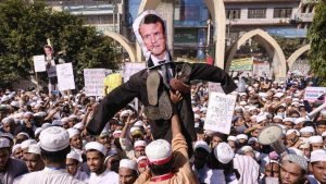 Tens of thousands protest in Bangladesh over French cartoons