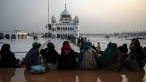 Pak model apologises after row over her 'bareheaded' pics at Kartarpur Gurdwara