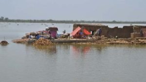 Flood-hit Pakistan struggles to prevent its largest lake from overflowing